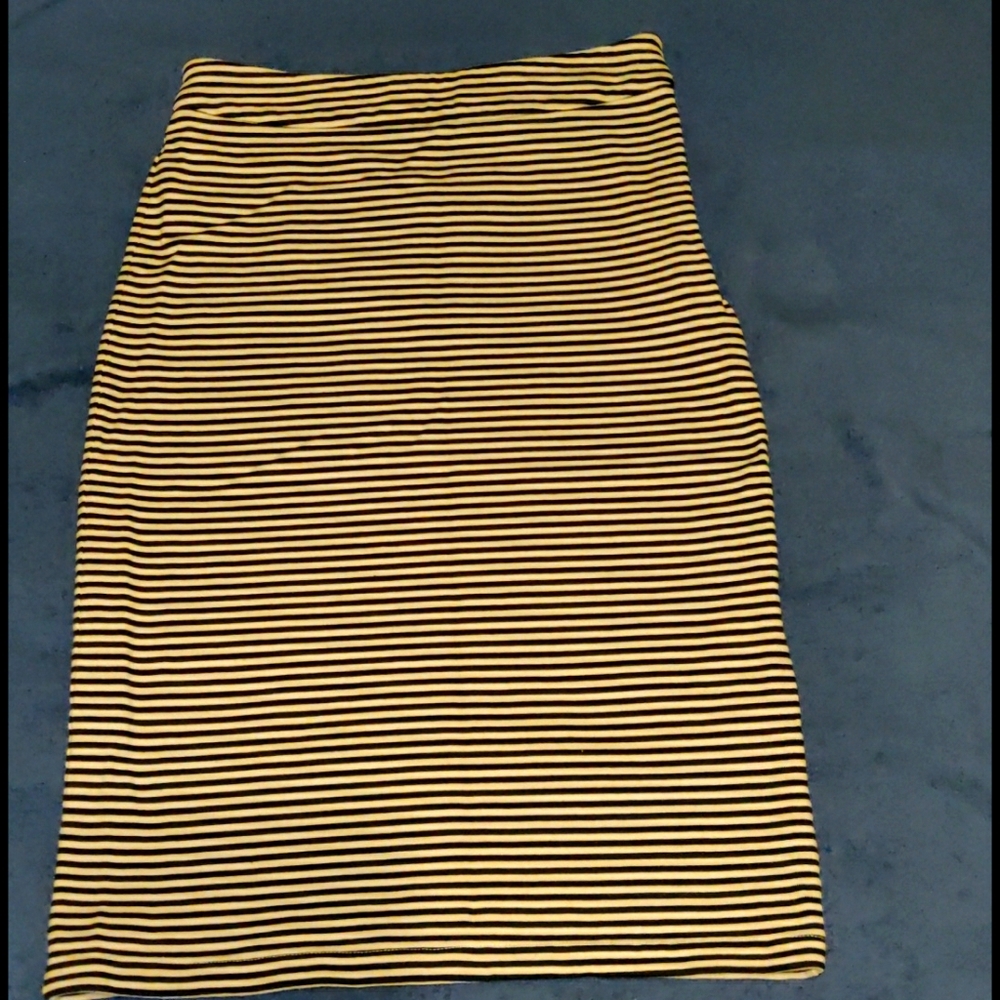 Almost New, Black & White Pencil Skirt